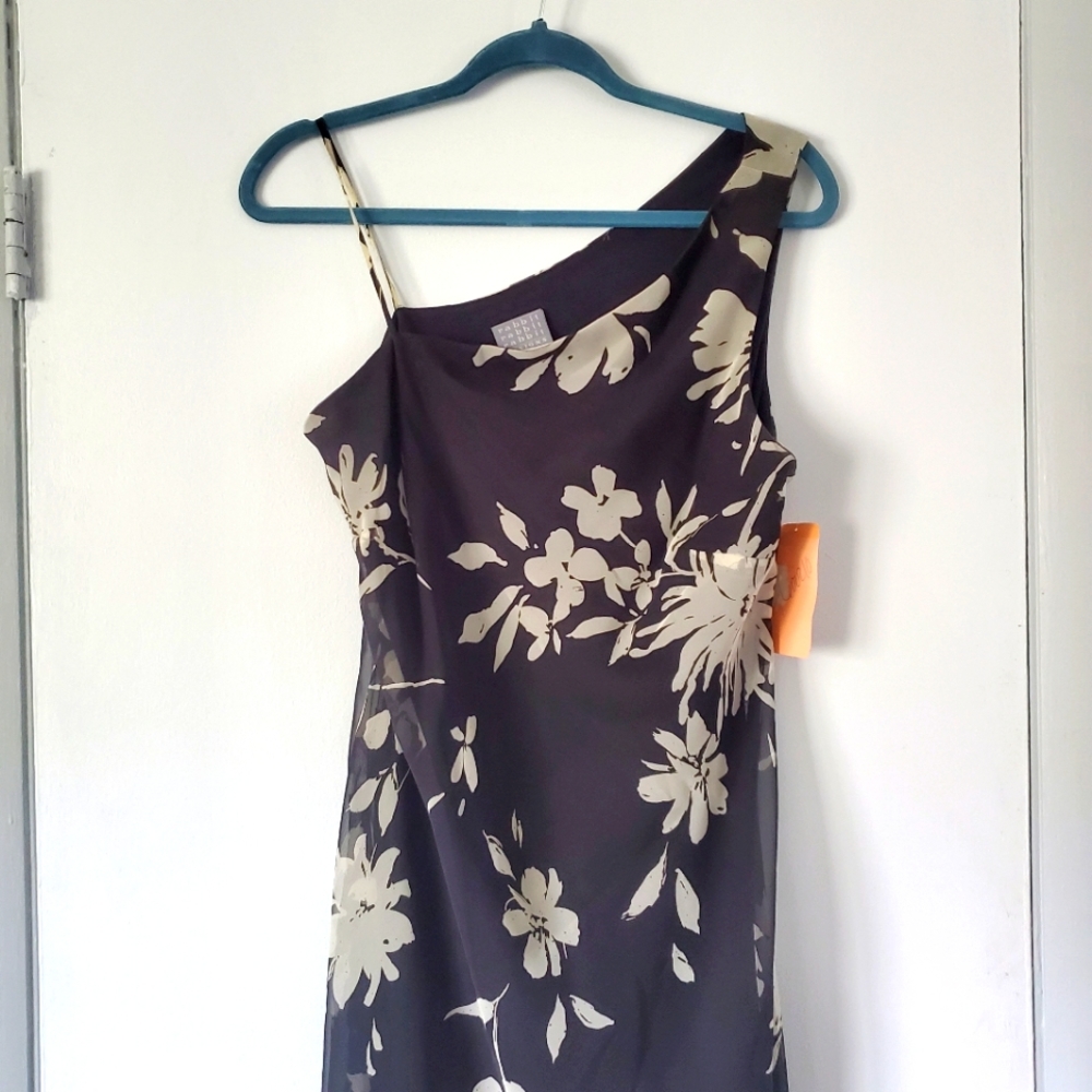 Adorable spring/summer dress. Size 16. NWT.